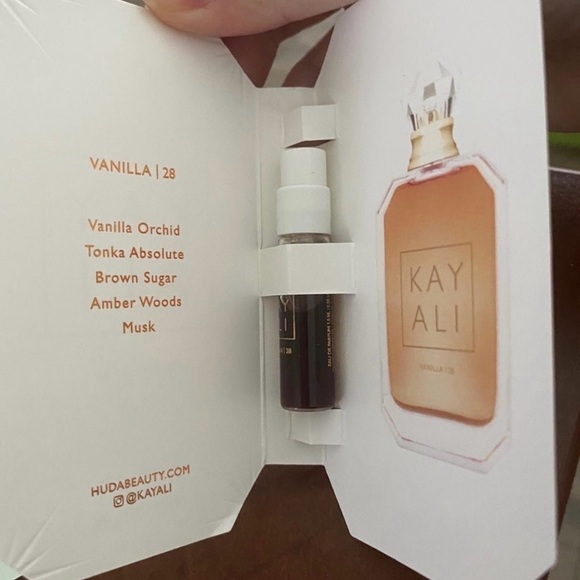 Kayali Perfume bundle sample - Picture 3 of 7